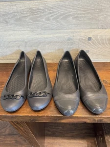 Crocs Damenschuhe Größe 9 schwarz flache Schuhe 2er-Set Slipper mit Kettendetail Kappe - Bild 1 von 8