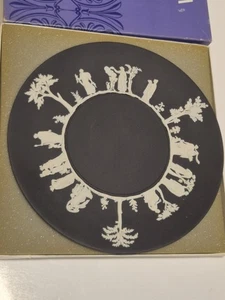 Wedgwood Jasperware creme auf schwarz 23 cm Kuchenteller Made in England sehr guter Zustand verpackt  - Bild 1 von 16
