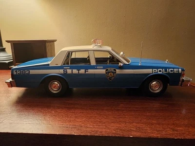 1/18 MCG 1989 NYPD CHEVY CAPRICE Foto 1 de 4