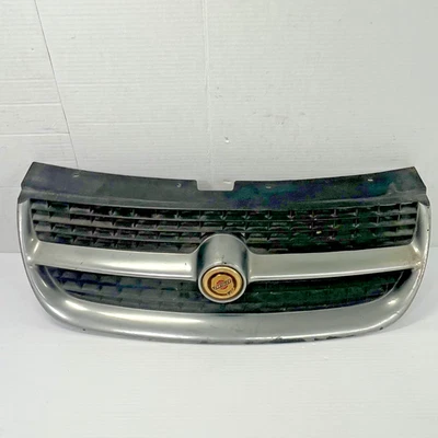 REJILLA DELANTERA CONVERTIBLE CHRYSLER SEBRING 1996-1998 USADA CON EMBLEMA 5264000 OEM Foto 1 de 4