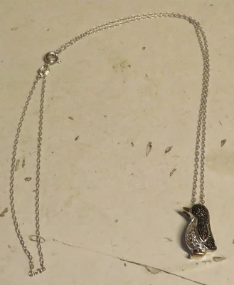 Colgante deslizable pingüino blanco y negro 2 tonos plata de ley 925 y oro 18" Foto 1 de 4