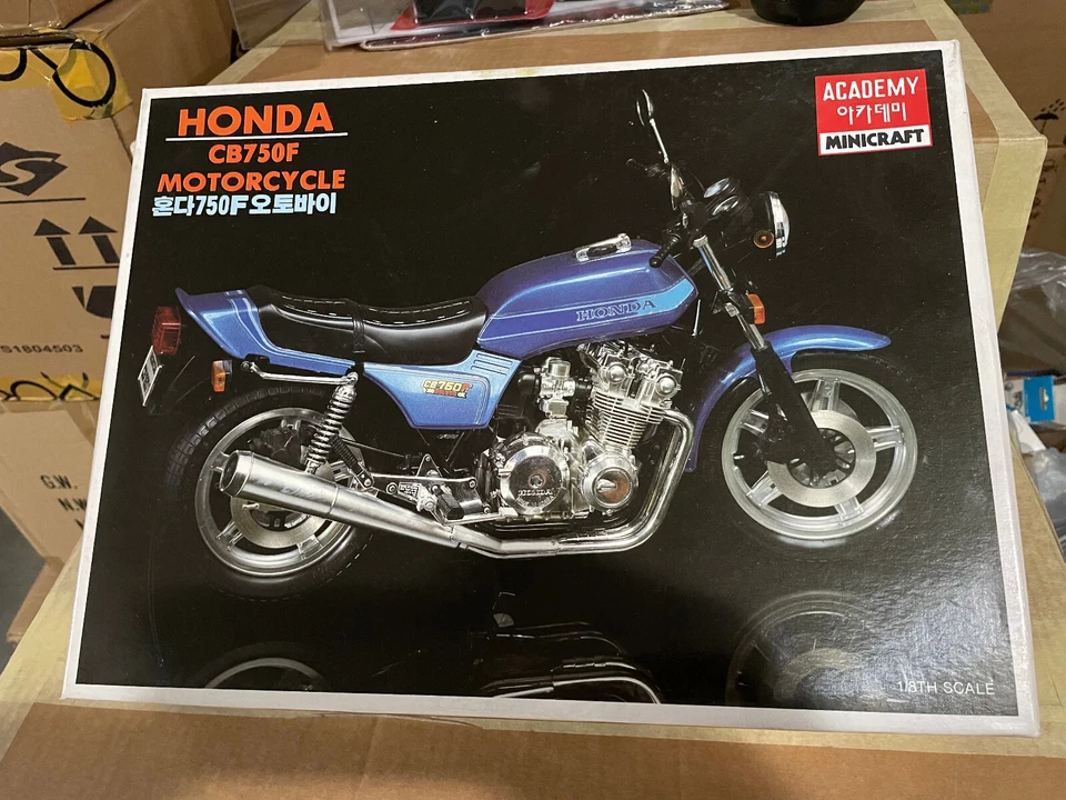 HONDA CB750F SCALA 1/8 ACADEMY MINICRAFT MA025 - Immagine 1 di 4