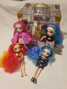 Armario portátil de moda Rainbow High de lujo con 4 muñecas Rainbow High - Imagen 1 de 19