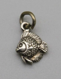 De colección. Dije de plata esterlina 1979 para peces - Imagen 1 de 11