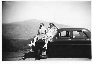 FOTOGRAFÍA FAMILIAR PEQUEÑA ENCONTRADA Original DE COLECCIÓN b+w FOTOGRAFÍA 44 47 B - Imagen 1 de 1