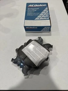 New GM 19111196/18038489 Front Disc Brake Pads 1992-93 Buick LeSabre Park Avenue - Picture 1 of 5