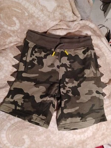 New youth shorts 365 Kids by Garanimals Size 6 shorts camo shark - Picture 1 of 3