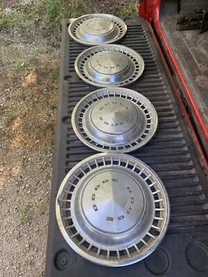 (4) Tapacubos Dodge Dart Challenger 1972-1976 OEM vintage 14”.   Todos los 4 un dinero Foto 1 de 4