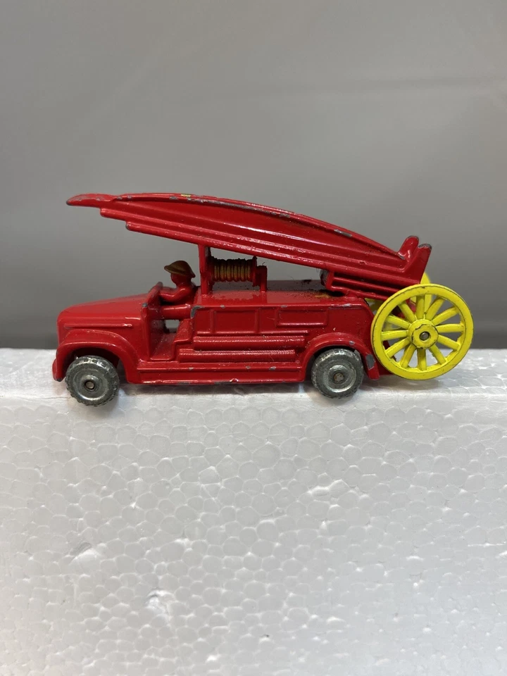 Vintage 1988 Matchbox Fire Truck-Moko Lesney- No. 9 Pre-owned - Made in China - Image 1 of 4