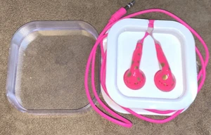 GIRLS EARBUDS PINK/GOLD DOTS SUPER CUTE!! - Picture 1 of 3
