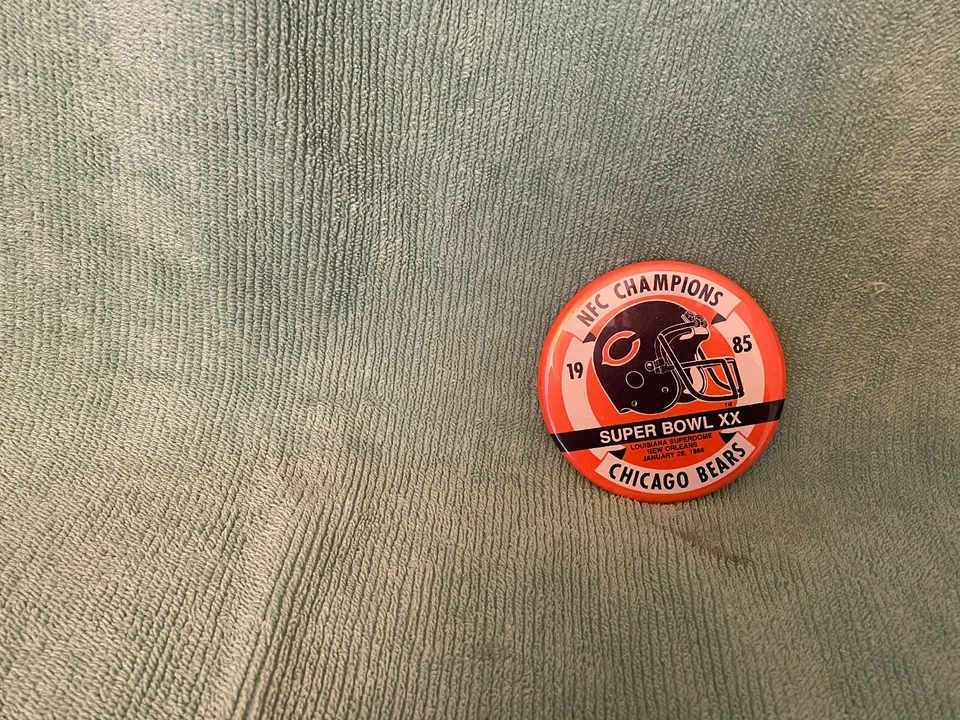 Chicago Bears Super Bowl XX Pin - Image 1 of 1