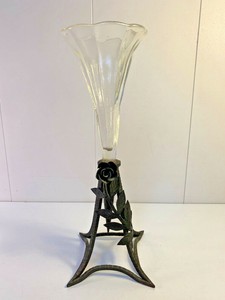 Ancien Vase En Verre Soufflé Avec Monture En Fer Forgé Noir – Déco Vintage