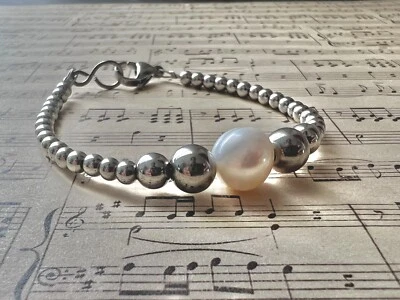 Pulsera de acero inoxidable con cuentas de perlas de agua dulce con extensor de 1 pulgada Foto 1 de 4