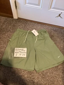 NWT Nike Solo Swoosh Woven Athletic Green Shorts DX0749-386 Men’s Sz XL FREESHIP - Picture 1 of 5