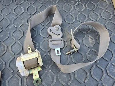 Cinturón de seguridad delantero derecho beige Lexus LX450 FZJ80 1996-1997 color beige Foto 1 de 4