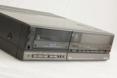 READ! Sony EV-S700 Video 8 Digital Audio Video Cassette Recorder VCR PAL PCM DAV - Immagine 1 di 4