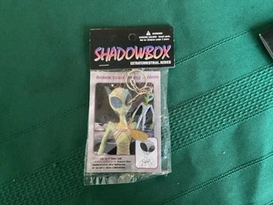 Vintage NIP Shadowbox Insectoid Grey Alien Keychain - Picture 1 of 1