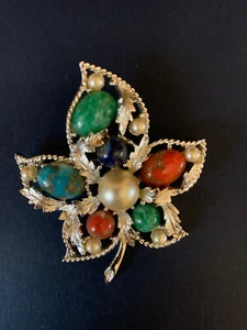 Broche Hoja Sarah Coventry De Colección Cabujón Piedras Imitación Perla - Imagen 1 de 6
