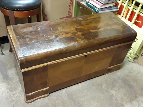 Vintage Cedar Chest Bench Cavalier (46*18*22) Cover
