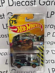 HOT WHEELS Mobil 1 Porsche 944 Dirtmeister Collector Car 1:64 Diecast - Picture 1 of 1