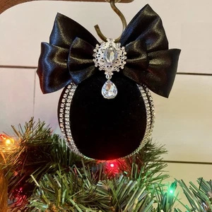 Black Velvet Holiday Christmas Ornament Ball Silver - Picture 1 of 2