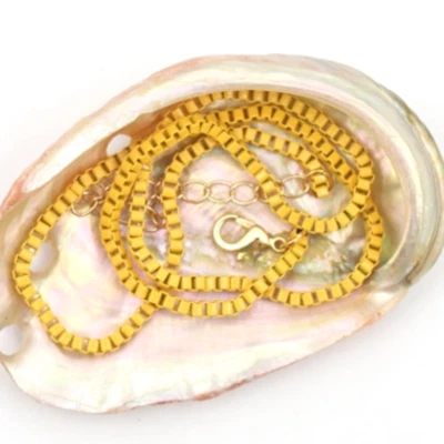 Collar ajustable cadena caja esmaltada amarillo mantequilla Foto 1 de 3