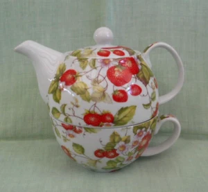 Charlotte Rose porcelain tea for one set - strawberry fruit & flowers - Picture 1 of 5
