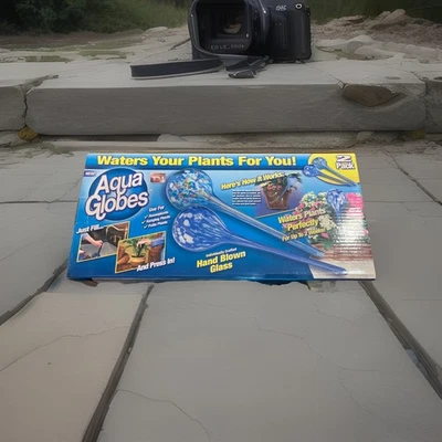 Paquete de 2 globos acuáticos multicolores soplados a mano, riega tus plantas NUEVO Foto 1 de 3