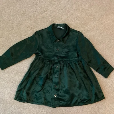 VESTIDO INFANTIL GUESS, 2, VERDE OSCURO, BOTÓN DELANTERO, MANGA LARGA, BOLSILLOS, LOGO Foto 1 de 4