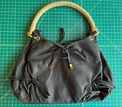 Bolsa feminina de couro preta Gianni Bini - Imagem 1 de 4