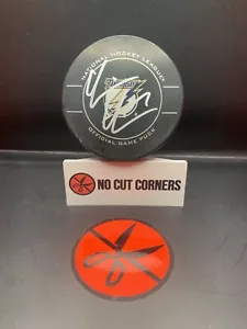 Victor Hedman Signed Authentic Hockey Puck Tampa Bay Lightning - Picture 1 of 1