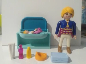 PLAYMOBIL MADRE CON BEBE Y CAMBIADOR 12/10/19 - Picture 1 of 1