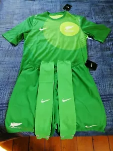 New Zealand Nike PLAYER ISSUE Soccer Jersey GK 2012 Size M + Shorts L + Socks L - Picture 1 of 8