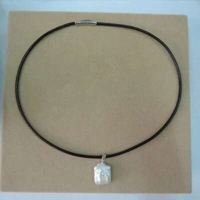 Enorme collar con correa de cuero colgante de perlas barrocas blancas 18 pulgadas regalo impecable Foto 1 de 3