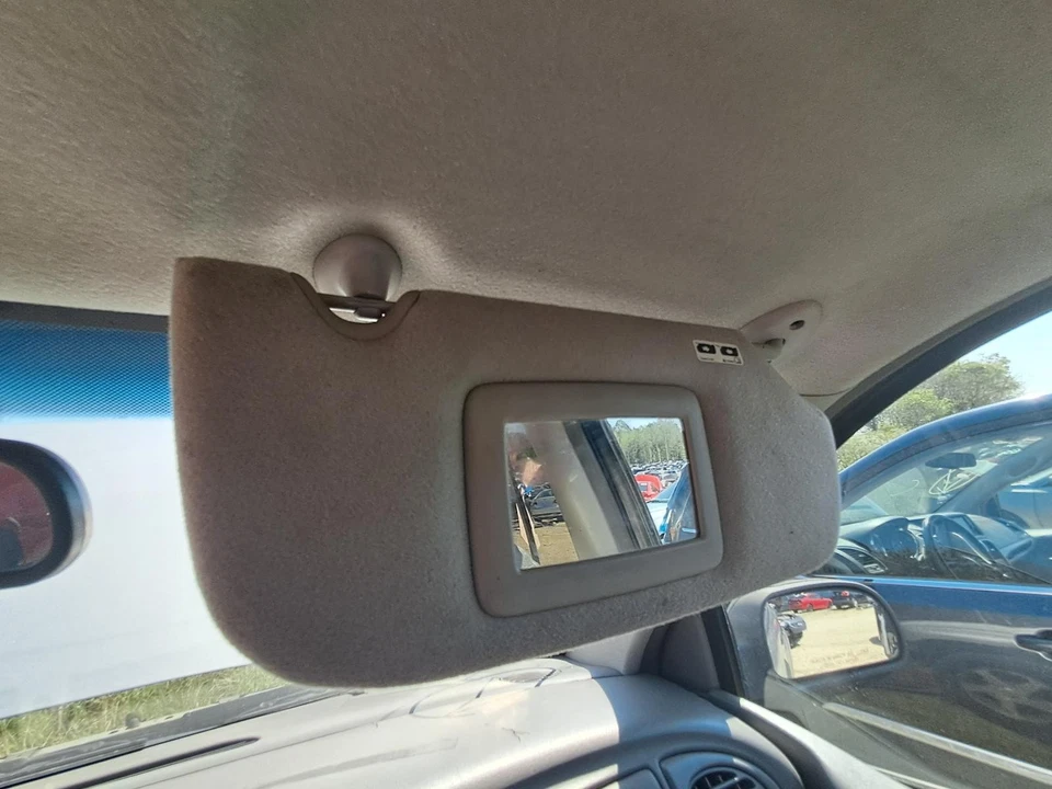 Used Right Sun Visor fits: 2006 Chevrolet Trailblazer w/o illumination Right Gra — 第 1/4 张图片