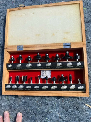 Juego de brocas de enrutador Mastergrip - Juego de 18 piezas - Estuche de transporte de madera - NUNCA USADO Foto 1 de 4