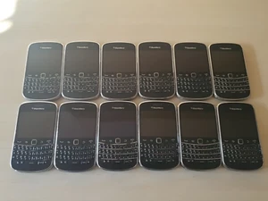 12x Smartphone Handy Blackberry 9900 als defekt für Bastler Restposten - Bild 1 von 2