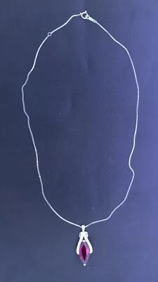 Colgante de platino con diamantes turmalina rubelita de 6,42 quilates Foto 1 de 4