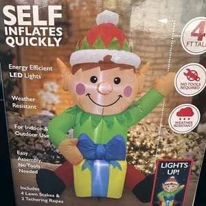 ELF inflable de vacaciones de 4 pies con caja de regalo LED luz de Navidad decoración de césped al aire libre NUEVO - Imagen 1 de 4