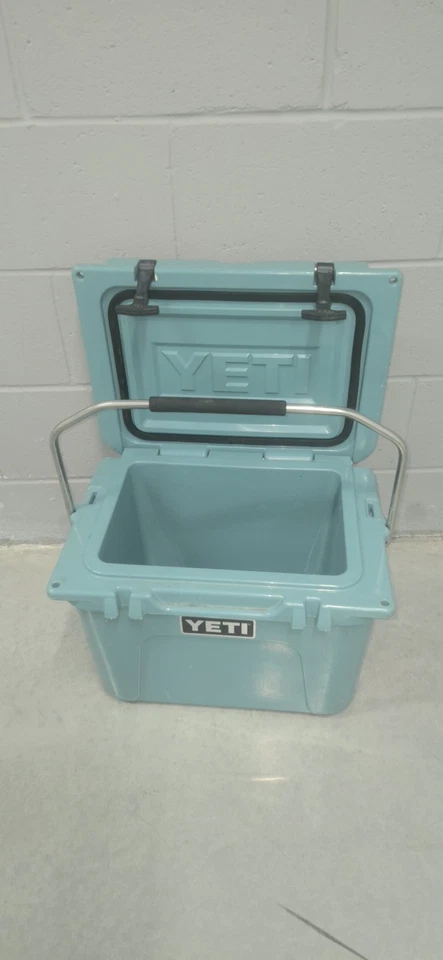 Yeti Roadie 20 Hard Cooler River 绿色 — 第 1/2 张图片