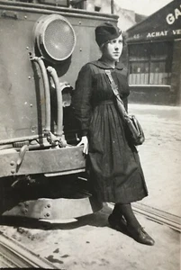 Lot 2 photos Contrôleuse Tramway, Féminisme Femme Métier, Train Guerre 1914-18, - Picture 1 of 5