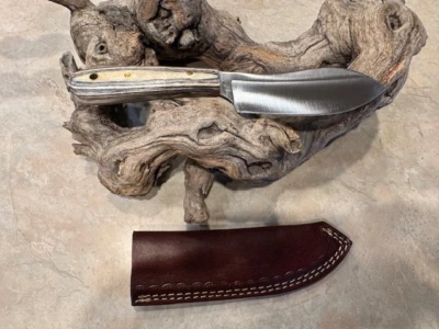 Super Sweet caper / hunting knife High Carbon Steel w/laminate wood handle - Image 1 of 3