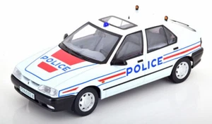 PROMO : 1800455 RENAULT 19 / R19 phase 2 de 1994 POLICE au 1/18 de Triple9 - Picture 1 of 4