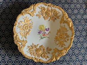 Prunkschale / Prunkteller Meissen 28 cm, Blumendekor mit Goldstaffage, 2. Wahl - Bild 1 von 4