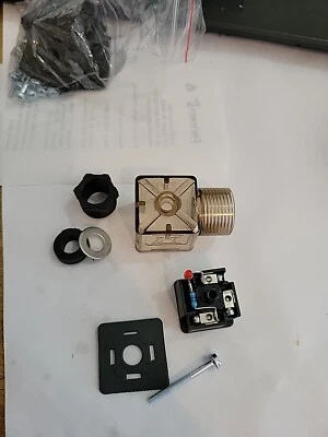 Conector hembra estilo Belden Hirschmann B12 NUEVO ZT. LED 24 VOLTIOS  Foto 1 de 4