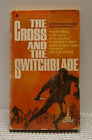 LIVRE DE POCHE vintage The Cross And The Switchblade par David Wilkerson