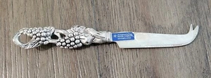 VINTAGE SILVERPLATED Cheese Knife Grapes Handle International Silver Company - Picture 1 of 6