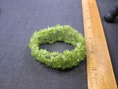 Beautiful peridot chip woven stretch bracelet tons of stones! 6.75" around - Image 1 of 4