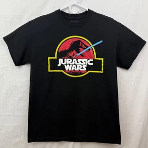 Jurassic Wars Mashup T-Rex mit Lichtschwert Tee Unisex M Schwarz Gildan DryBlend - Bild 1 von 6