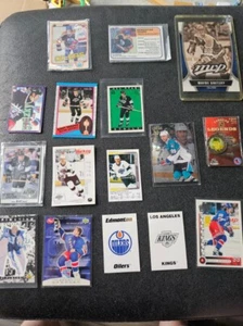 Collection Of Wayne Gretzky Hockey Cards, Pins And Stickers - Afbeelding 1 van 5